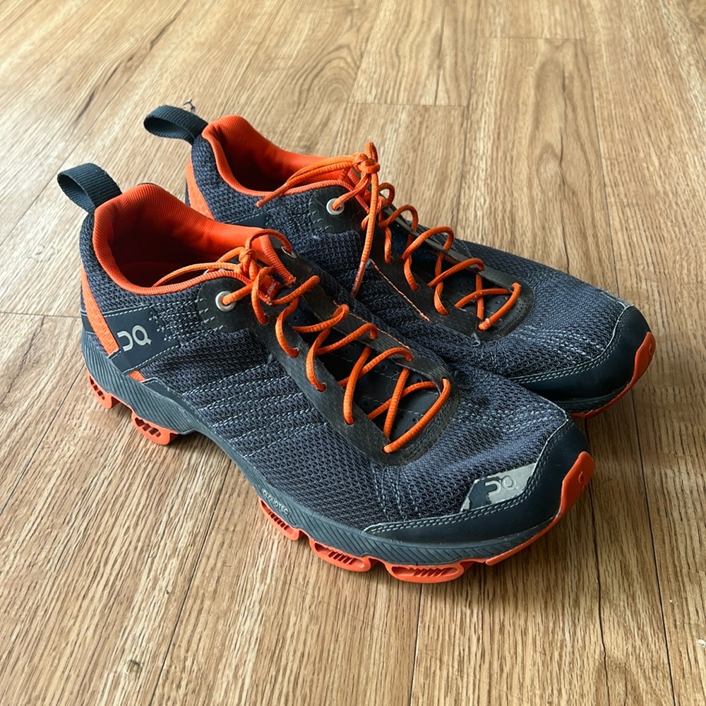 On cloud - cloud surfer navy and orange